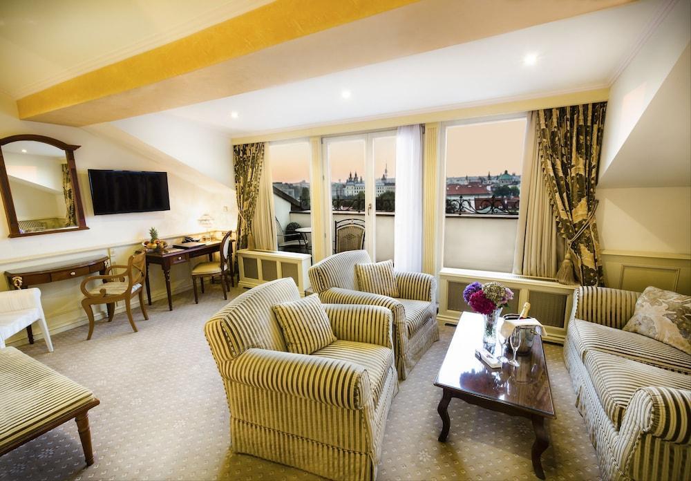 Luxury Family Hotel Royal Palace Prague Ngoại thất bức ảnh Suite