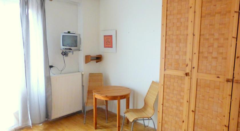Luxury Family Hotel Royal Palace Prague Ngoại thất bức ảnh A typical room at the International House