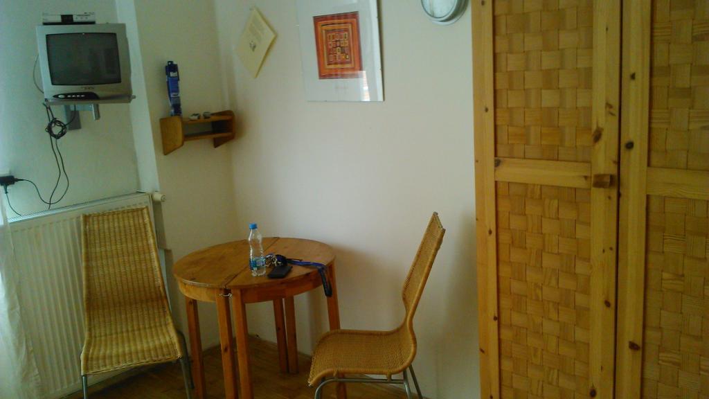Luxury Family Hotel Royal Palace Prague Ngoại thất bức ảnh A typical room at the hostel
