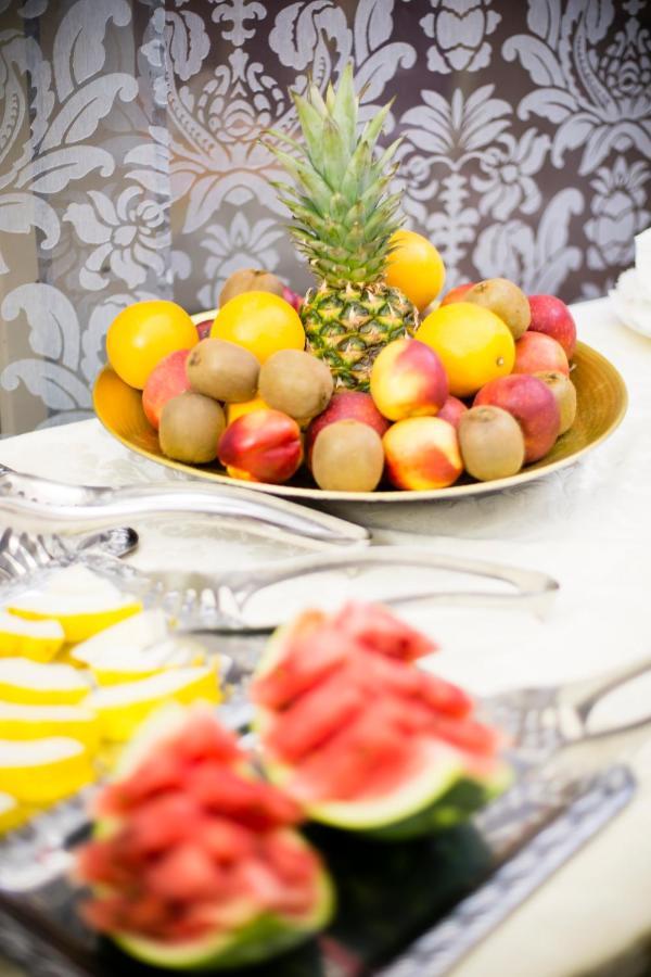 Luxury Family Hotel Royal Palace Prague Ngoại thất bức ảnh Fruit salad