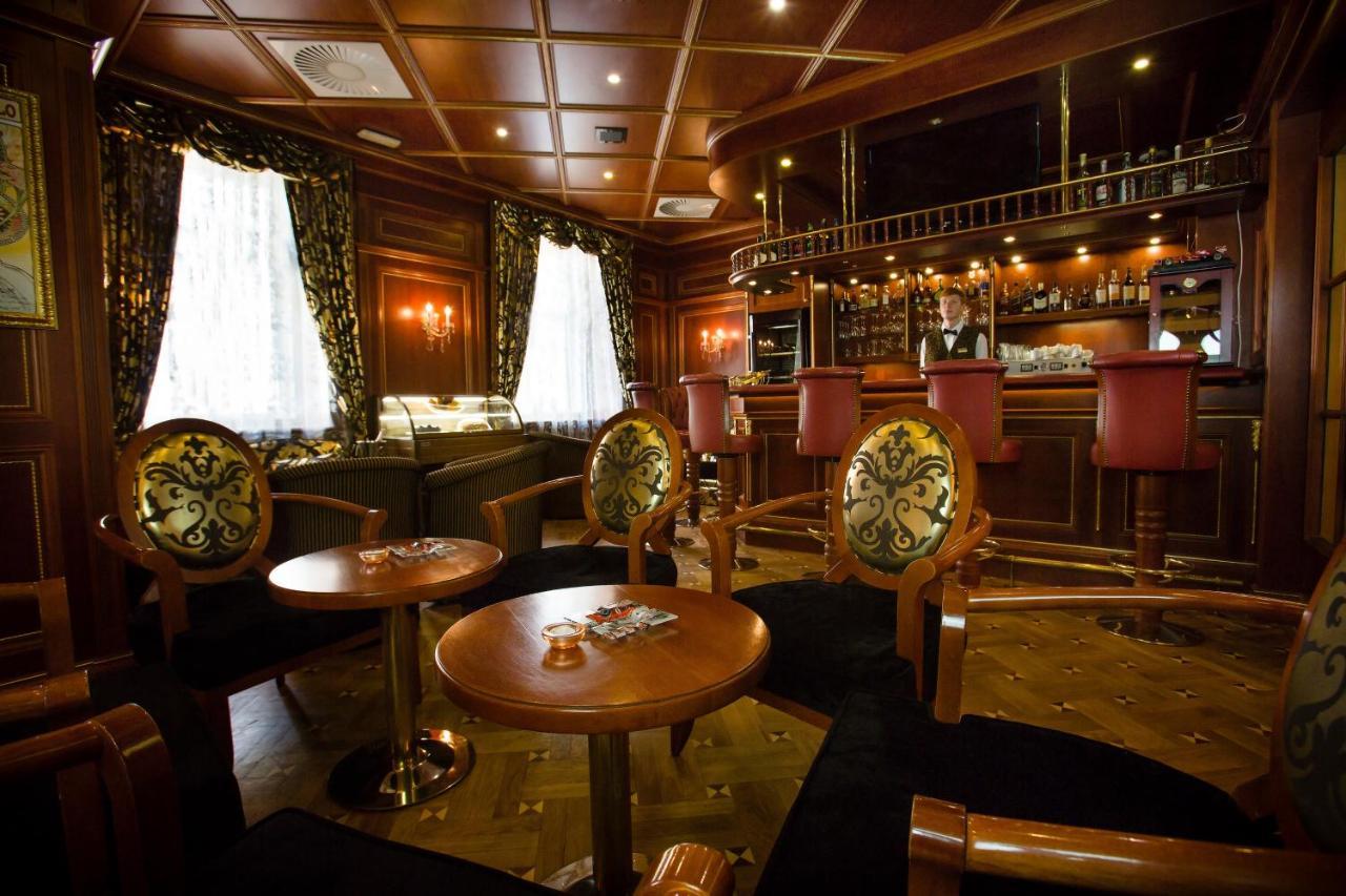 Luxury Family Hotel Royal Palace Prague Ngoại thất bức ảnh The bar