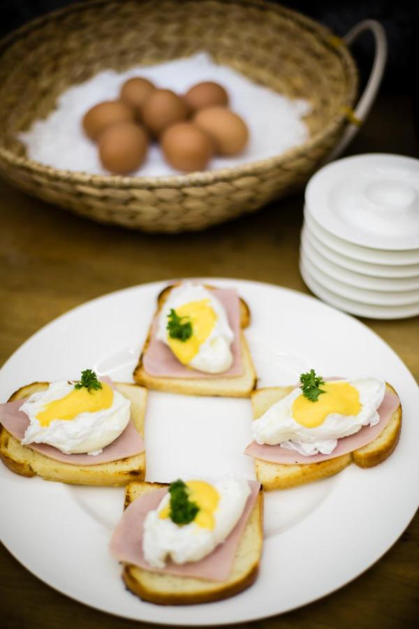 Luxury Family Hotel Royal Palace Prague Ngoại thất bức ảnh Ham and egg on toast