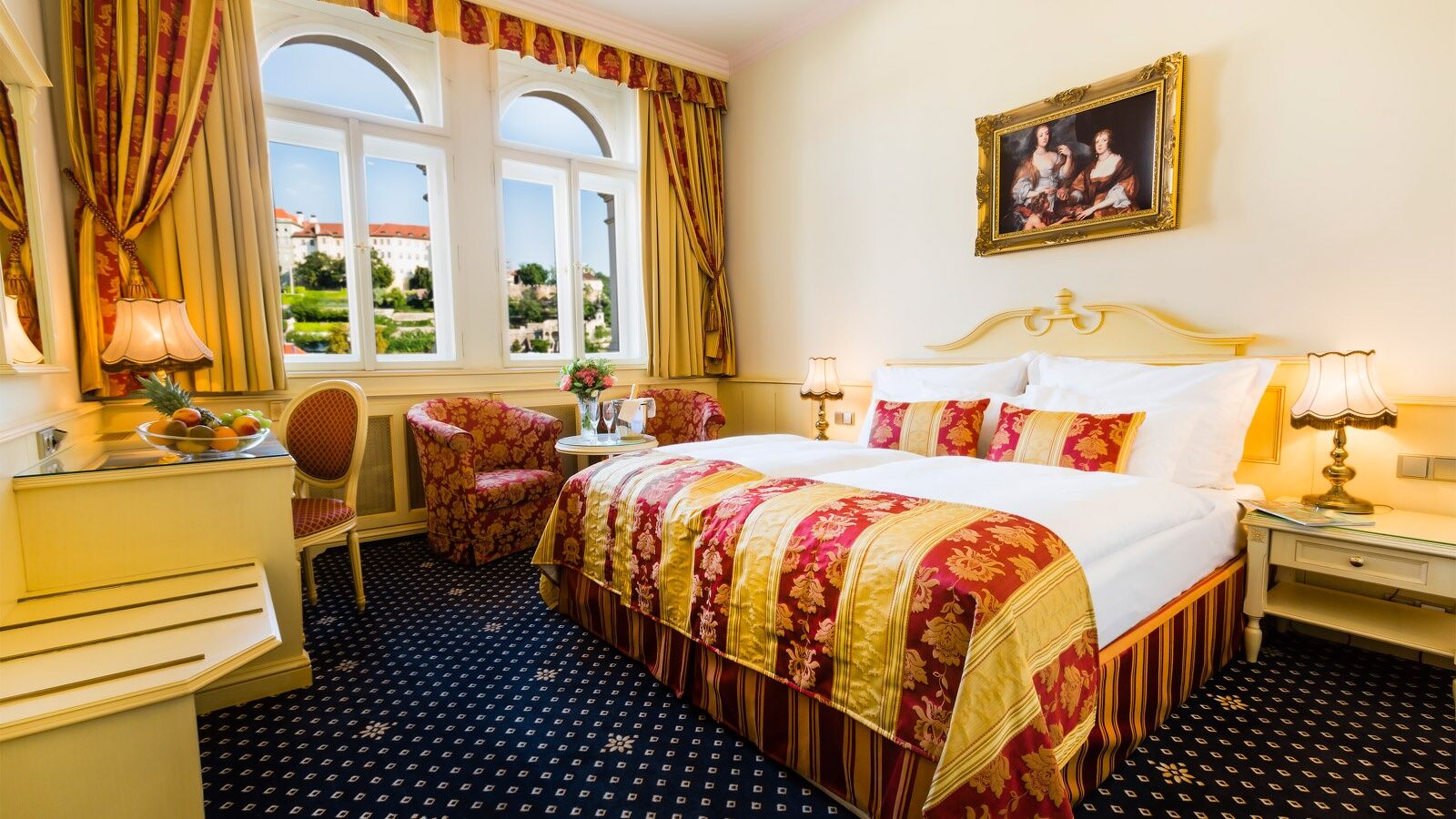 Luxury Family Hotel Royal Palace Prague Phòng bức ảnh A room at the hotel