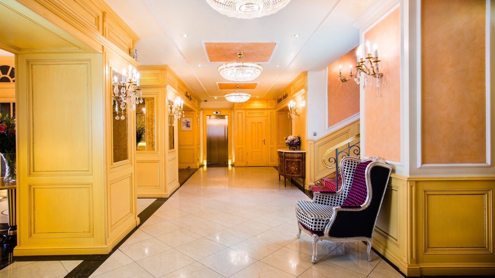 Luxury Family Hotel Royal Palace Prague Nội địa bức ảnh Interior of the hotel