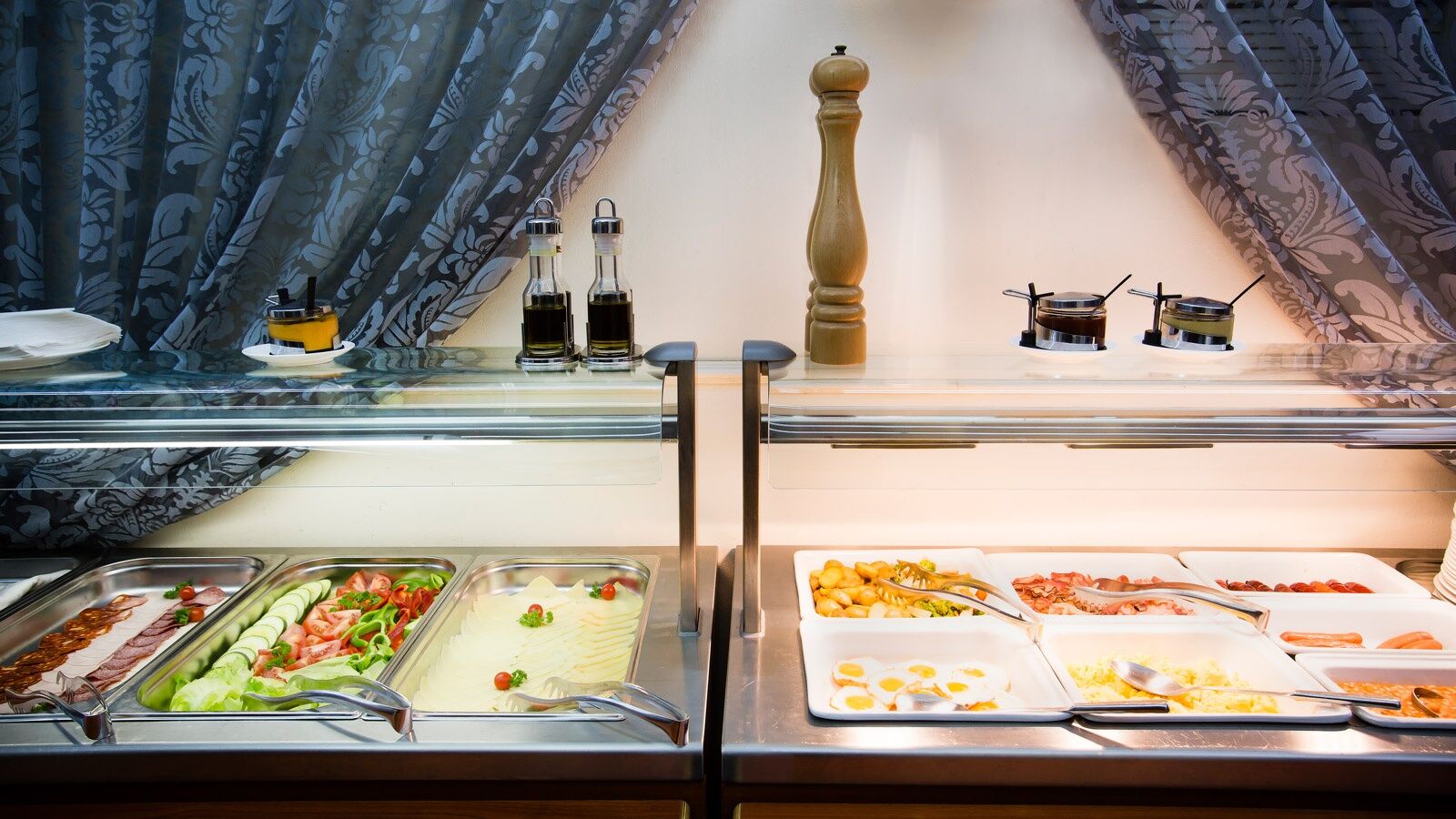 Luxury Family Hotel Royal Palace Prague Nhà hàng bức ảnh A salad bar