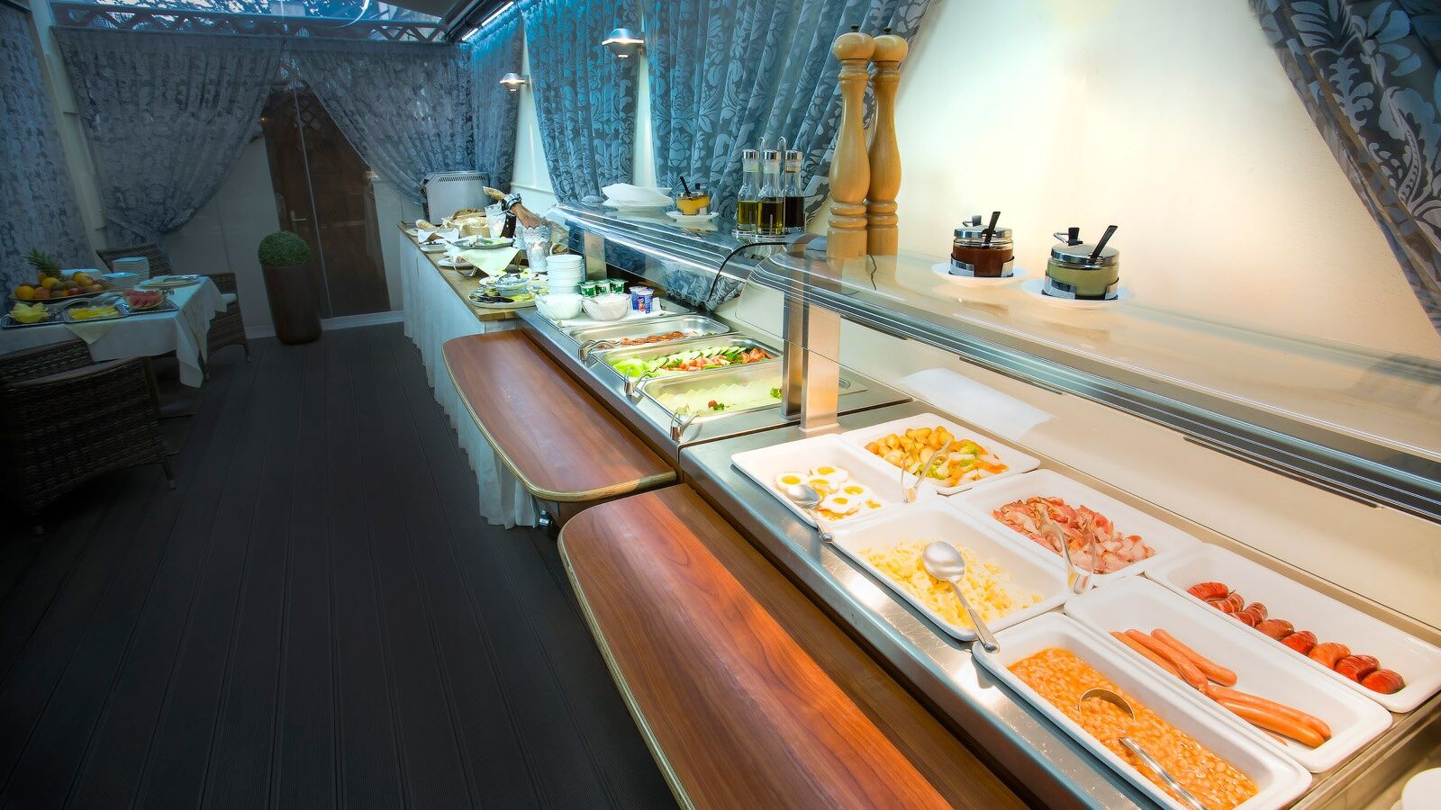 Luxury Family Hotel Royal Palace Prague Nhà hàng bức ảnh A salad bar