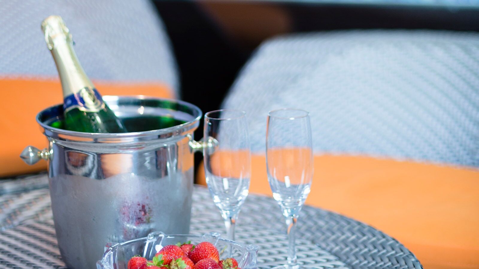 Luxury Family Hotel Royal Palace Prague Phòng bức ảnh Champagne in a cooler